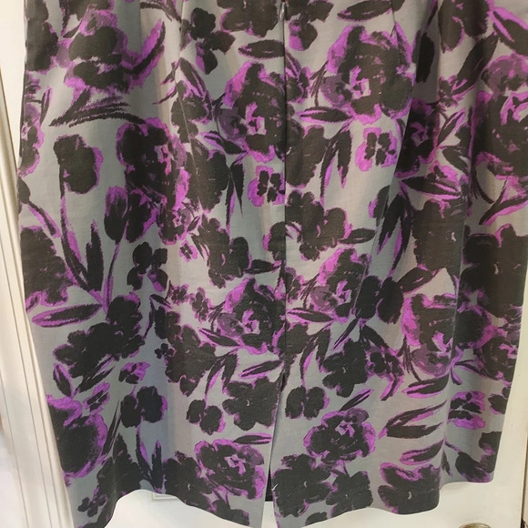 Lord & Taylor Purple, Black and Gray Floral Pencil Skirt in Size 18W - Picture 4 of 9